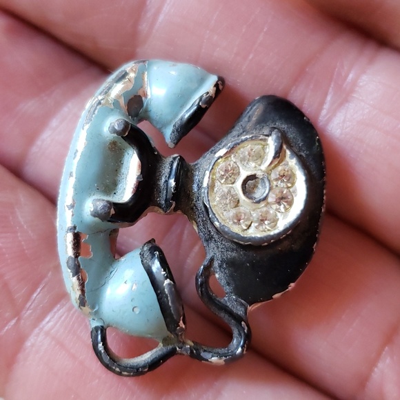 Vintage Jewelry - VINTAGE 1980's Rotary Phone Silver Tone Brooch with Blue enamel and Diamantes.